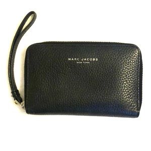 Marc Jacobs wristlet!!! Retail $180!